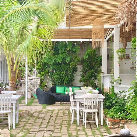 Hotel A L Y S S A Seaside Muine Mui Ne Esterno foto