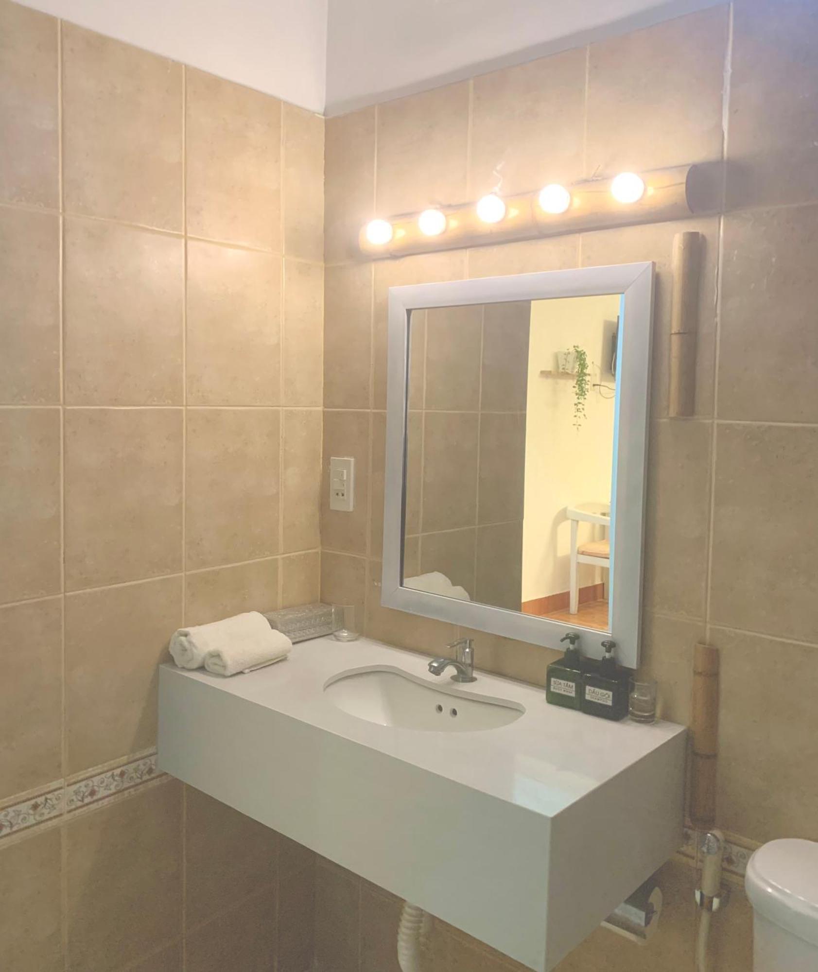 Hotel A L Y S S A Seaside Muine Mui Ne Esterno foto