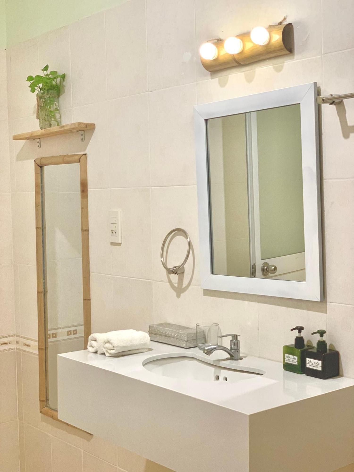 Hotel A L Y S S A Seaside Muine Mui Ne Esterno foto