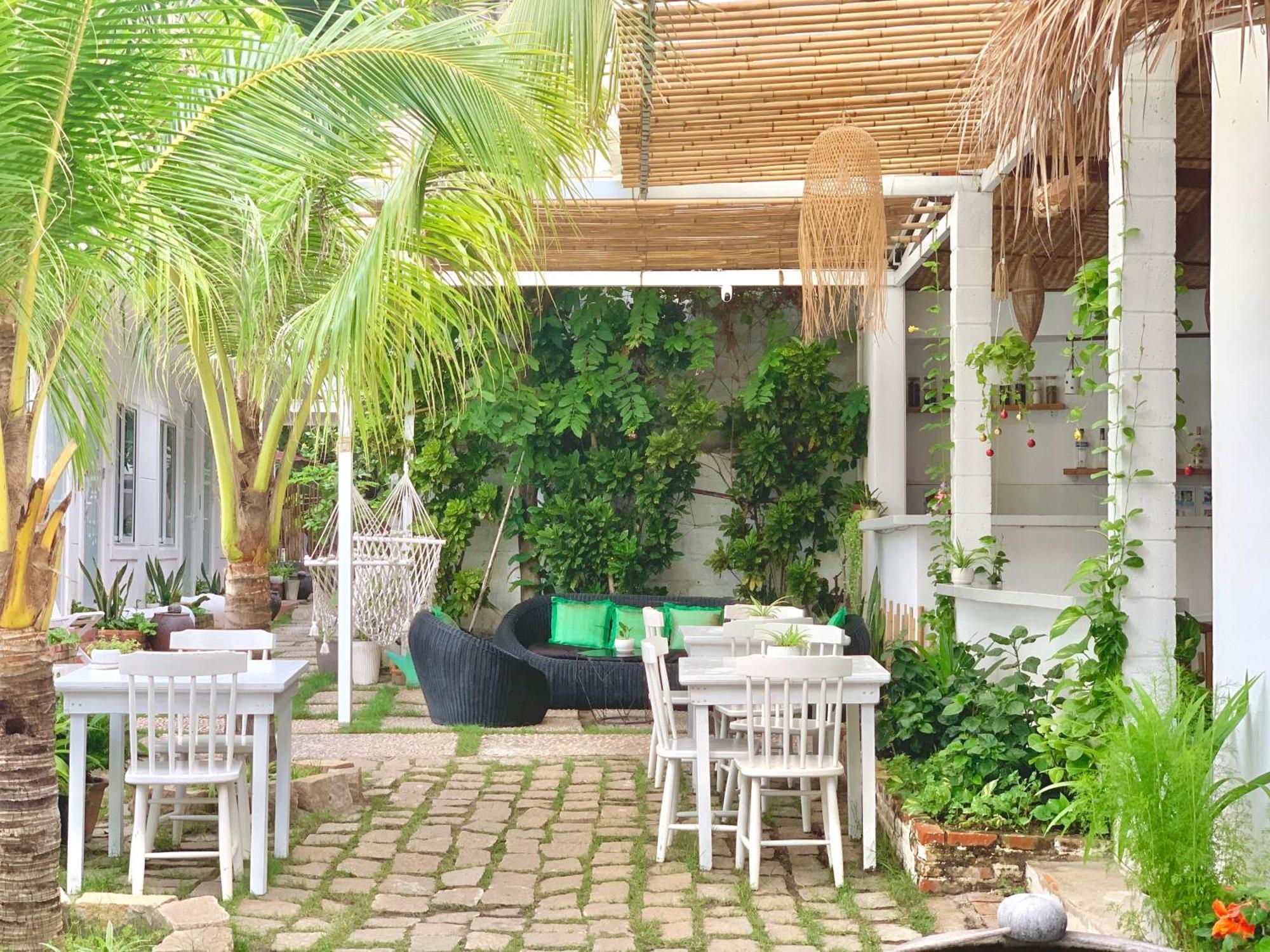Hotel A L Y S S A Seaside Muine Mui Ne Esterno foto