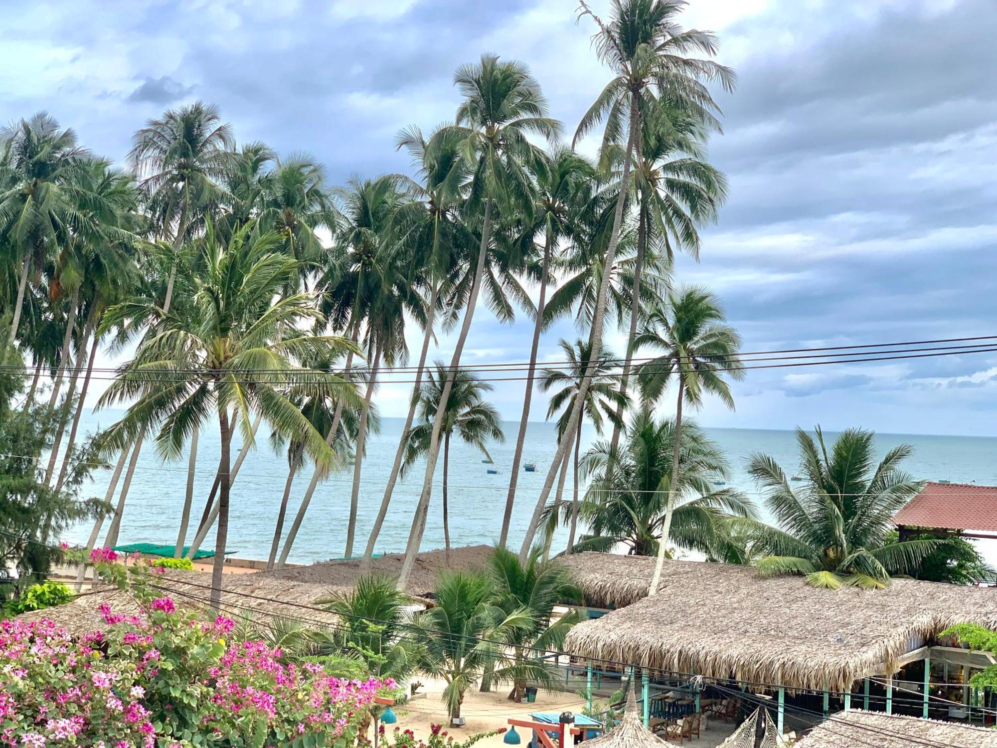 Hotel A L Y S S A Seaside Muine Mui Ne Esterno foto